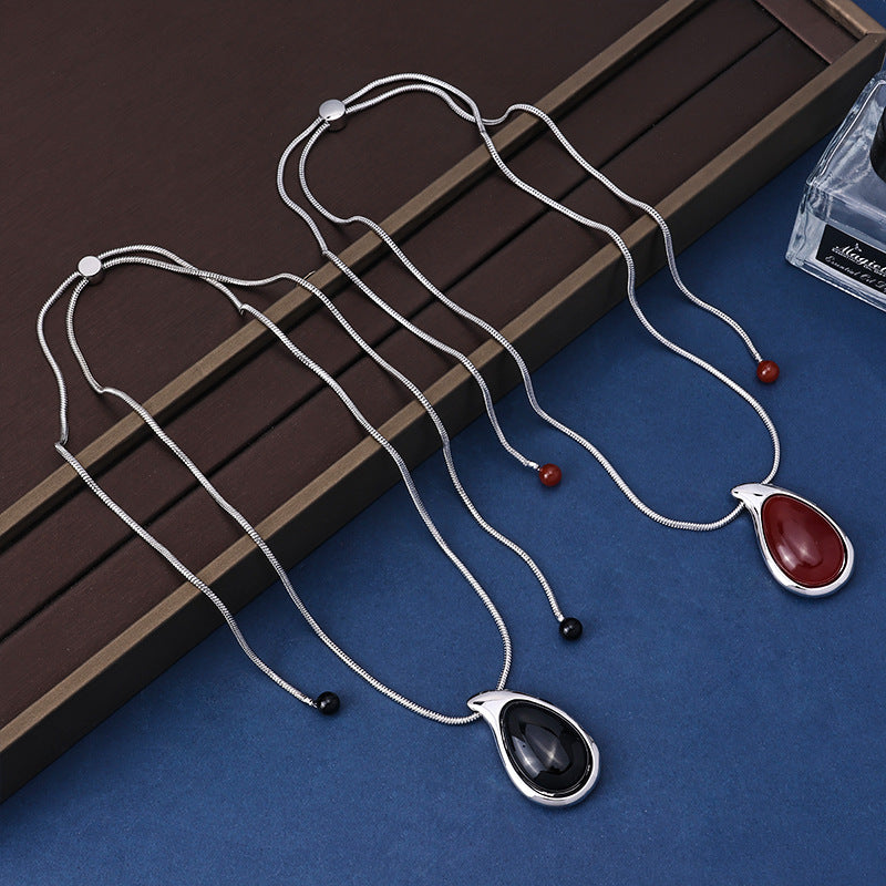 Resin Teardrop Pendant Necklace – Red/Black